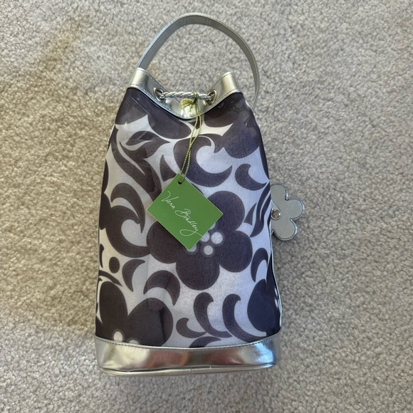 NWT Vera Bradley Mesh Drawstring Night And Day Bag Grey/White Flowers Silver - Picture 1 of 4